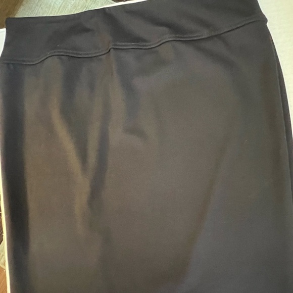 WORTHINGTON A LINE BLACK SKIRT WITH FRONT SIDE SLIT. SIZE XL - Picture 3 of 10